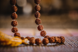 5 Proven Benefits of Wearing Rudraksha Backed by Science and Spirituality